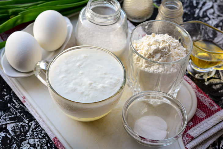 Fried pies with onion and egg - family favorites from a simple kefir dough