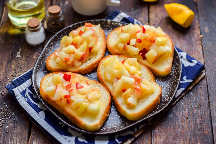 Croutons with apples - an unusual and appetizing, delicious sandwich