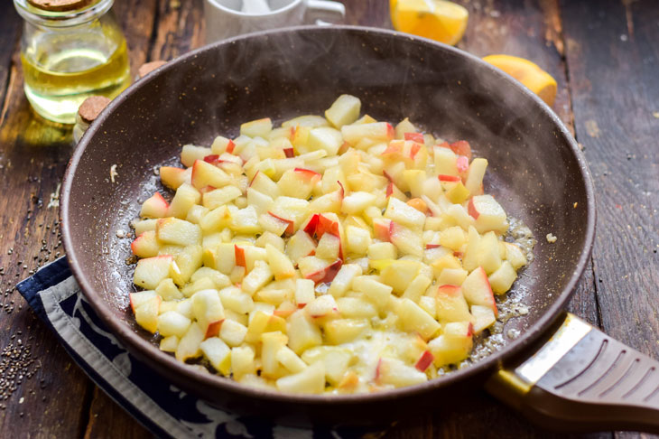 Croutons with apples - an unusual and appetizing, delicious sandwich