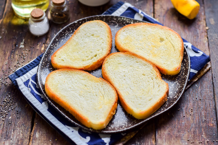 Croutons with apples - an unusual and appetizing, delicious sandwich