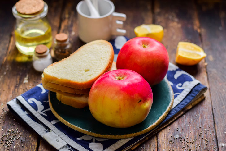 Croutons with apples - an unusual and appetizing, delicious sandwich