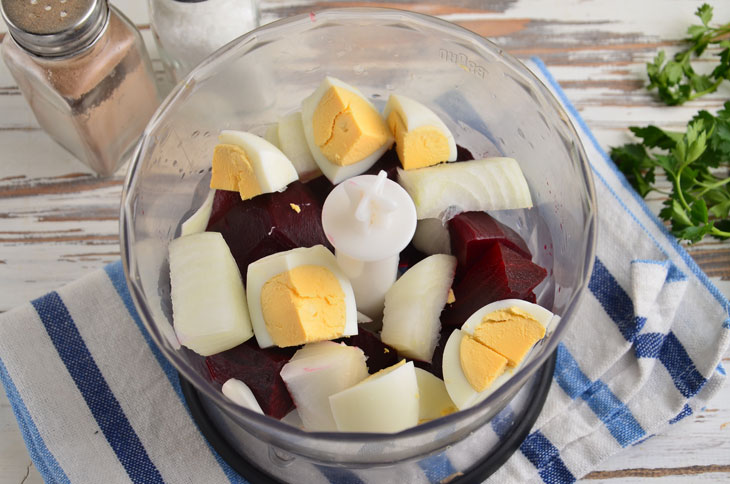 Forshmak with herring and beetroot - a chic appetizer made from simple products