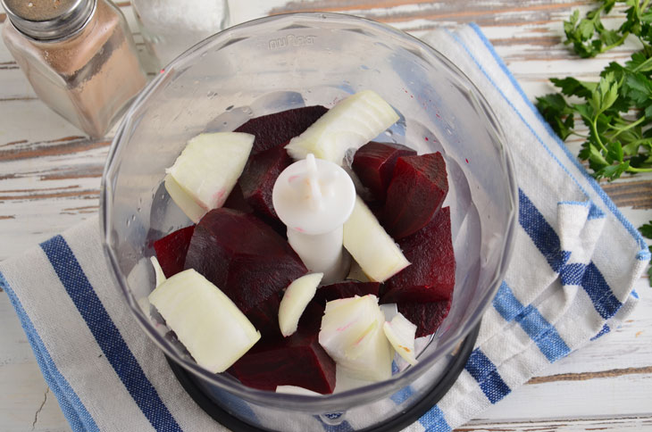 Forshmak with herring and beetroot - a chic appetizer made from simple products