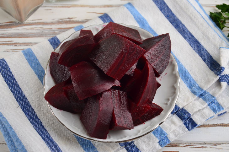 Forshmak with herring and beetroot - a chic appetizer made from simple products