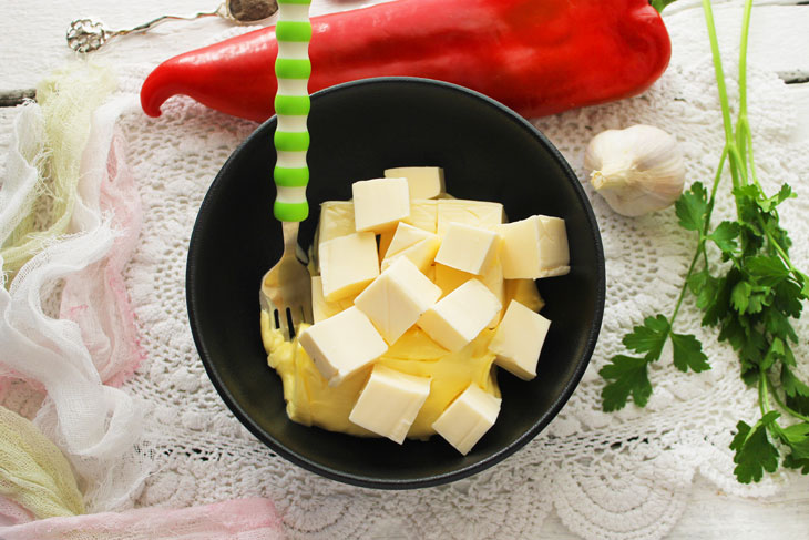 Peppers stuffed with processed cheese - looks beautiful on any holiday table