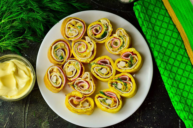 Egg rolls with crab sticks - a beautiful and original appetizer