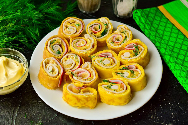 Egg rolls with crab sticks - a beautiful and original appetizer