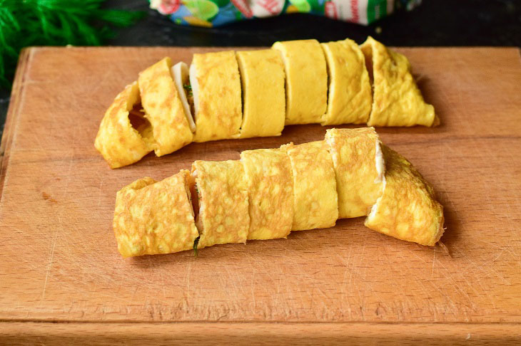 Egg rolls with crab sticks - a beautiful and original appetizer