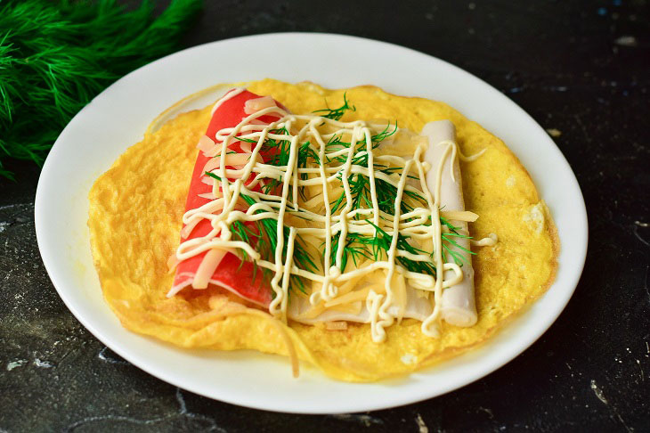 Egg rolls with crab sticks - a beautiful and original appetizer