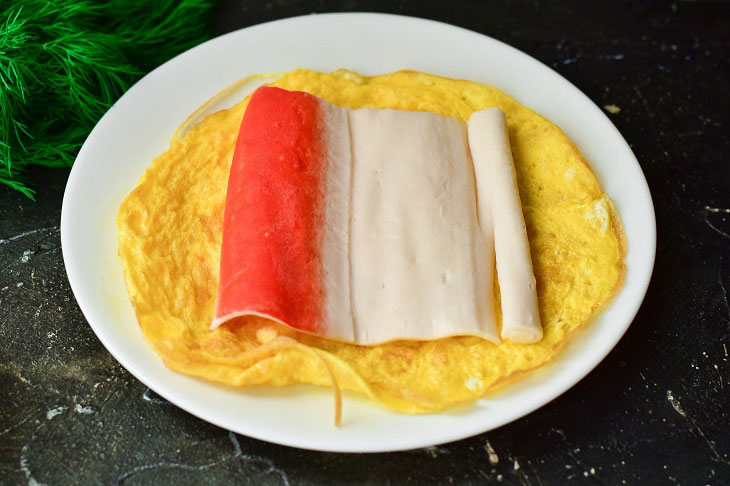 Egg rolls with crab sticks - a beautiful and original appetizer