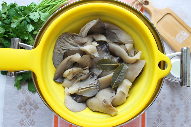 Marinated oyster mushrooms - a delicious mushroom appetizer