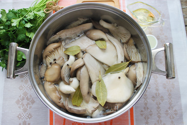Marinated oyster mushrooms - a delicious mushroom appetizer