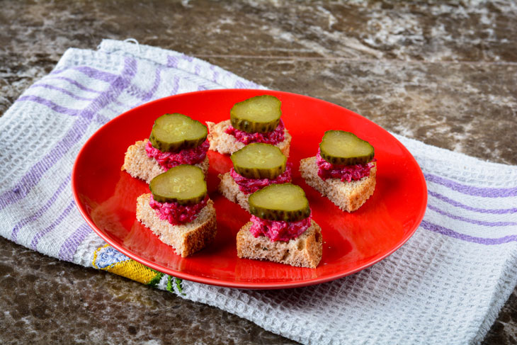 Canape with herring - a beautiful and appetizing appetizer for the holiday
