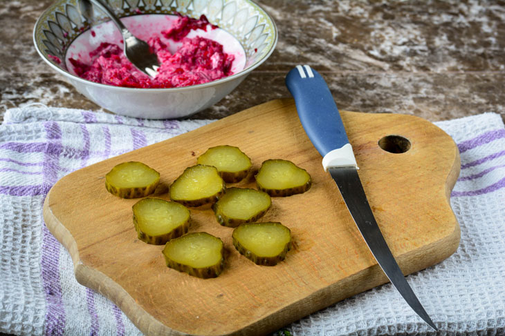 Canape with herring - a beautiful and appetizing appetizer for the holiday