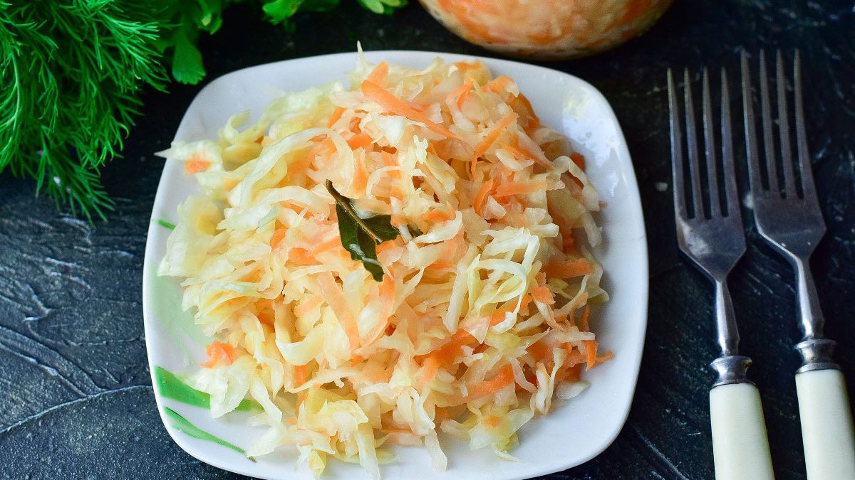 Sauerkraut in its own juice – crispy and very tasty