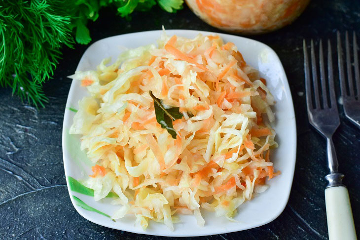 Sauerkraut in its own juice - crispy and very tasty