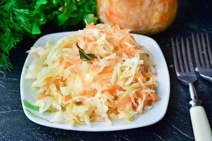 Sauerkraut in its own juice - crispy and very tasty