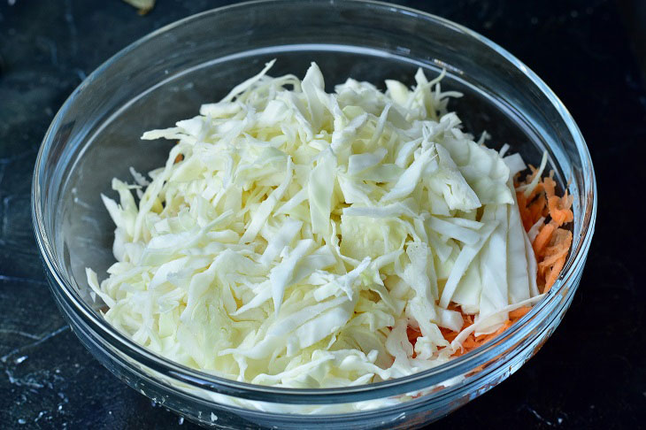 Sauerkraut in its own juice - crispy and very tasty