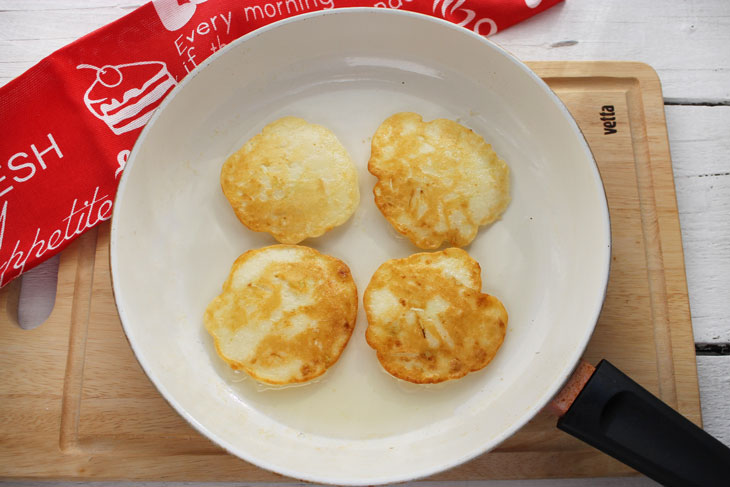 Delicate pancakes with cabbage without soda