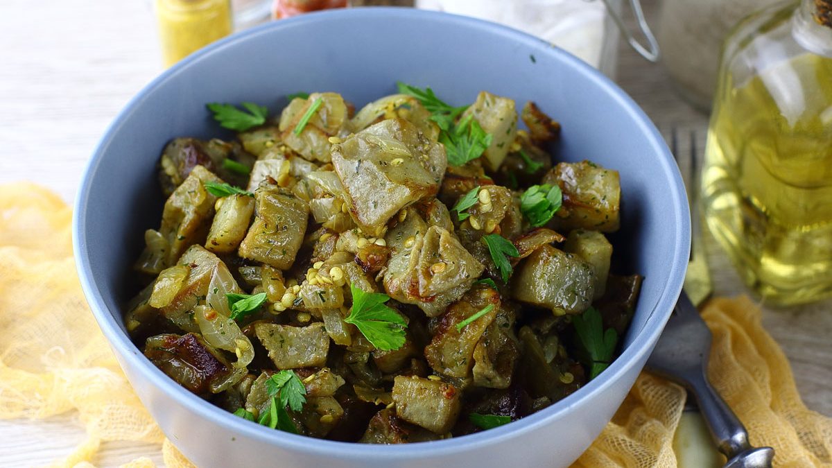 Eggplant fried like mushrooms with onions – they turn out hearty and tasty