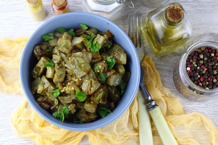 Eggplant fried like mushrooms with onions - they turn out hearty and tasty