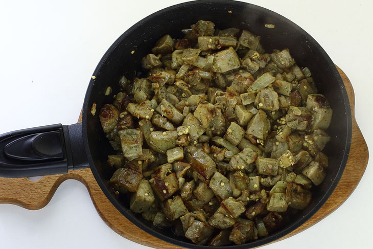 Eggplant fried like mushrooms with onions - they turn out hearty and tasty