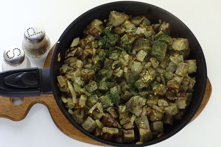 Eggplant fried like mushrooms with onions - they turn out hearty and tasty