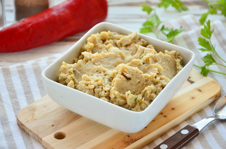 Eggplant pate with onions and sweet peppers - a delicious and versatile snack