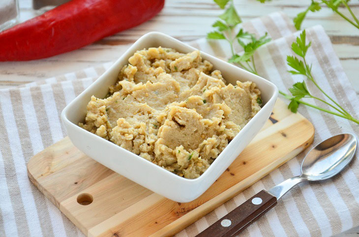 Eggplant pate with onions and sweet peppers - a delicious and versatile snack