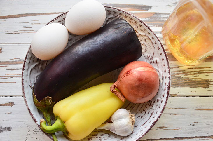 Eggplant pate with onions and sweet peppers - a delicious and versatile snack