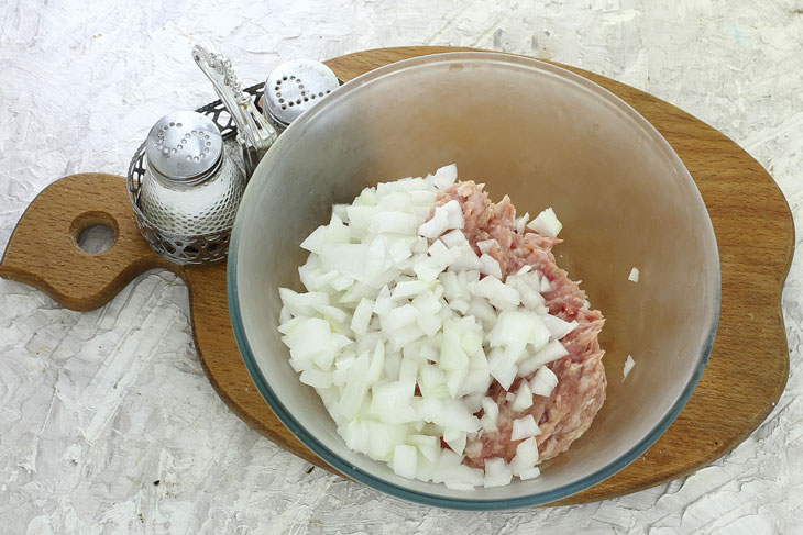 Yeast belyashi with meat - a delicious recipe for the whole family