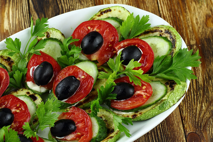 Snack "Peacock tail" from zucchini - will conquer with its taste and appearance