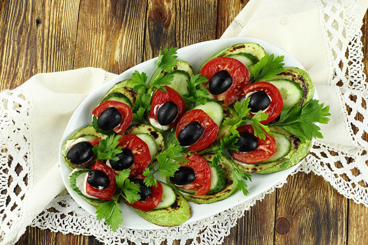 Snack "Peacock tail" from zucchini - will conquer with its taste and appearance