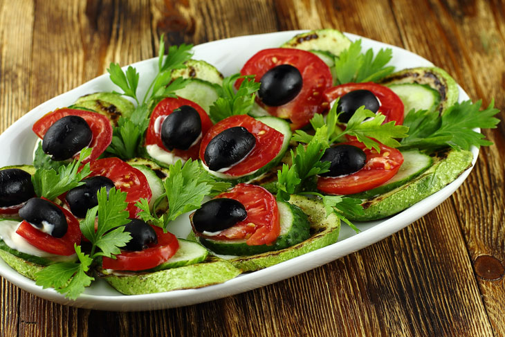 Snack "Peacock tail" from zucchini - will conquer with its taste and appearance