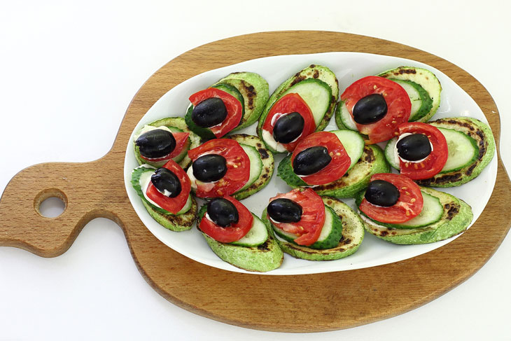 Snack "Peacock tail" from zucchini - will conquer with its taste and appearance