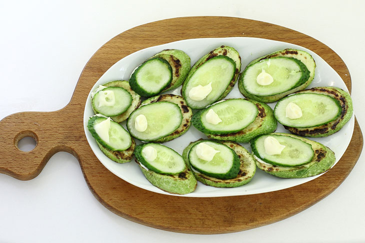 Snack "Peacock tail" from zucchini - will conquer with its taste and appearance