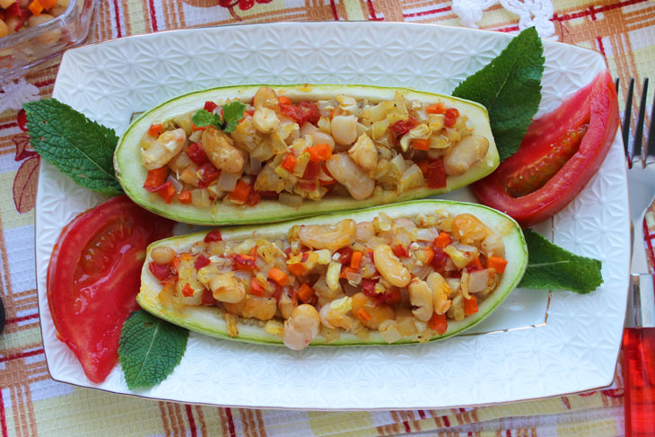Zucchini stuffed with beans and vegetables - a tasty and budget dish