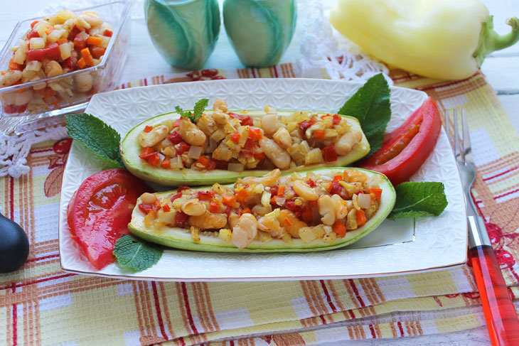 Zucchini stuffed with beans and vegetables - a tasty and budget dish