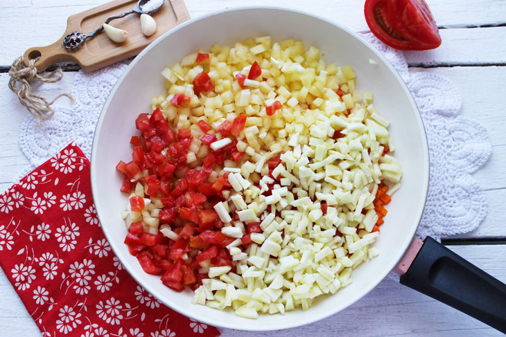 Zucchini stuffed with beans and vegetables - a tasty and budget dish