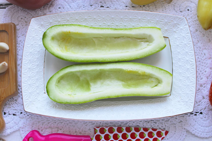 Zucchini stuffed with beans and vegetables - a tasty and budget dish