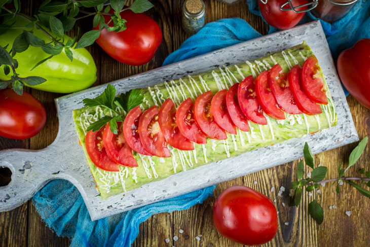 Zucchini roll with carrots and onions - a very beautiful appetizer