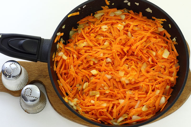 Zucchini roll with carrots and onions - a very beautiful appetizer