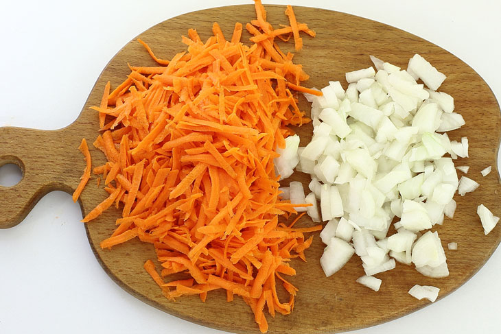 Zucchini roll with carrots and onions - a very beautiful appetizer