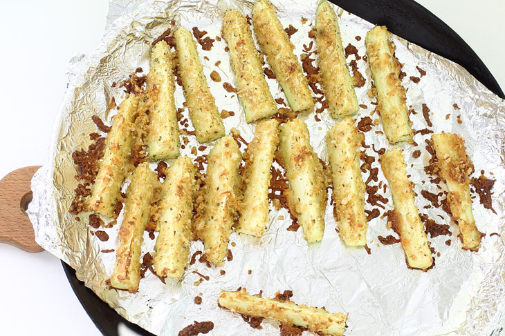 Crispy breaded zucchini sticks - a simple recipe from affordable products