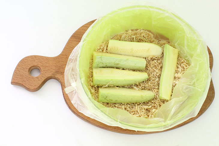 Crispy breaded zucchini sticks - a simple recipe from affordable products