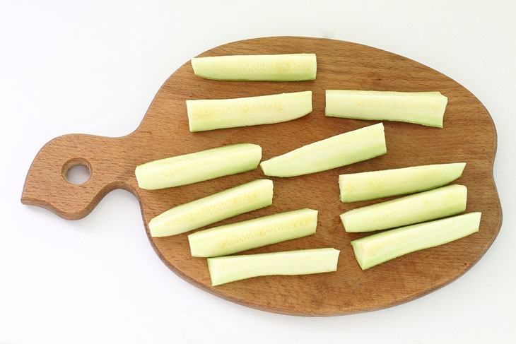 Crispy breaded zucchini sticks - a simple recipe from affordable products