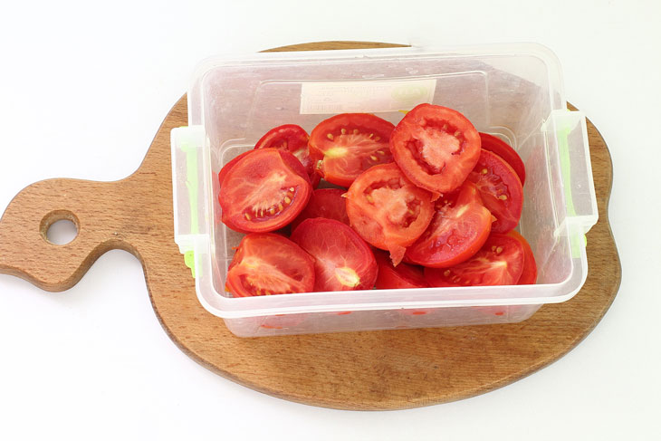 Pickled Tomatoes in Garlic Sauce - An Easy Recipe for a Delicious Appetizer