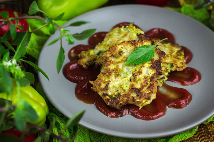 Delicious pancakes from zucchini and eggplant - a very simple recipe