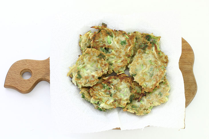 Delicious pancakes from zucchini and eggplant - a very simple recipe