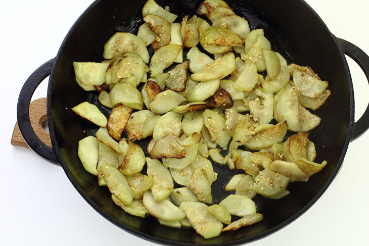 Appetizing fried eggplant caviar - step by step recipe with photo